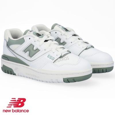 Ténis New Balance modelo 550 brancos e verdes com sola robusta