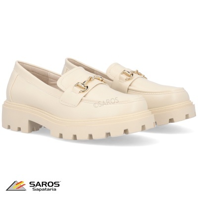 Mocassins de senhora bege com sola grossa e detalhe metálico dourado