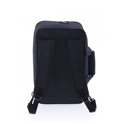 Mochila preta com alças acolchoadas e alça lateral, vista de trás, fundo branco