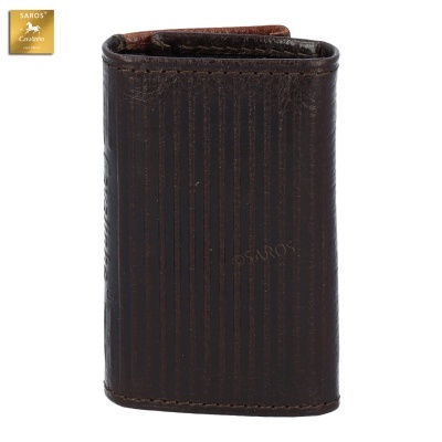 Carteira de couro castanho escuro com textura riscada verticalmente e logo SAROS