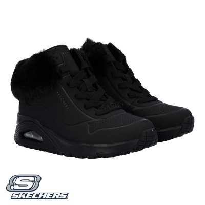 Ténis pretos Skechers com pelo e sola grossa