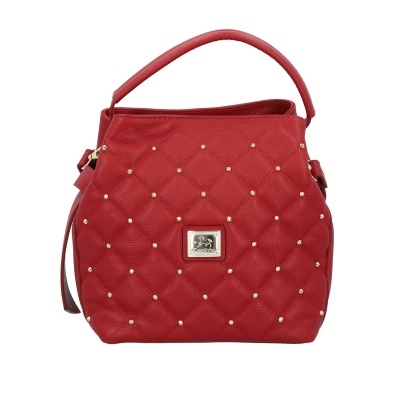 mala de mão vermelha em pele matelassê com tachas douradas