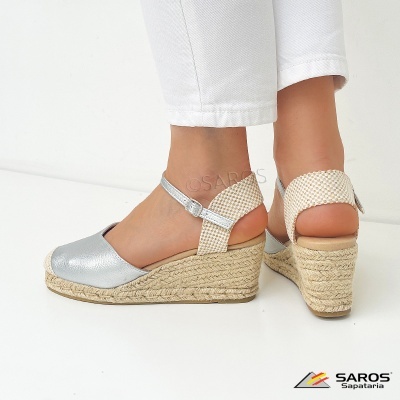 Sandálias espadrilles prateadas com salto wedge de corda