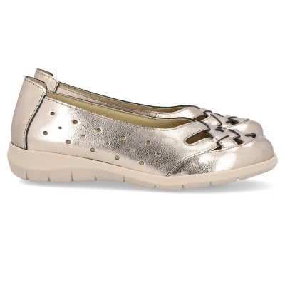 Sapatilhas femininas douradas metálicas com recortes e detalhe trançado