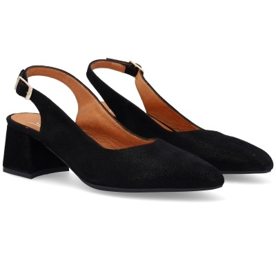 Sapatos femininos pretos com salto baixo e tira traseira ajustável