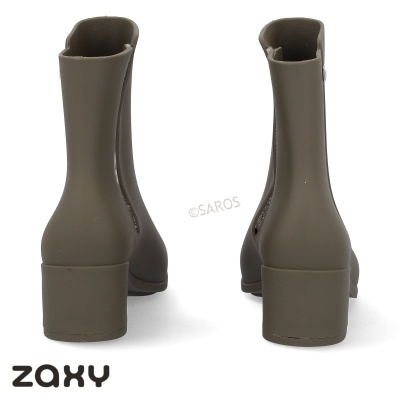 Botas femininas castanhas com salto quadrado, vistas de trás