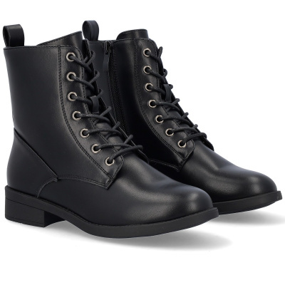 Botas pretas de pele sintética com atacadores e fecho lateral