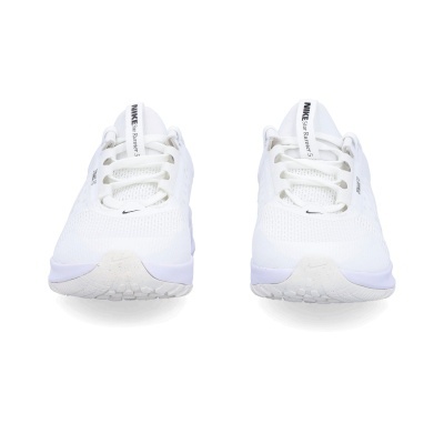 Ténis brancos Nike Star Runner 5 vistos de frente