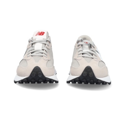 Sapatilhas New Balance cinzento claro e branco vistas de frente