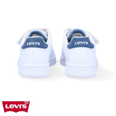 Ténis brancos LEVI'S vistos de trás com detalhe azul e logótipo