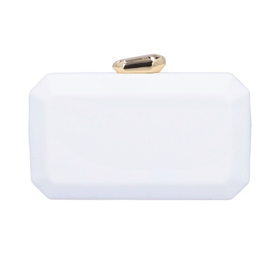 Carteira clutch branca com fecho dourado