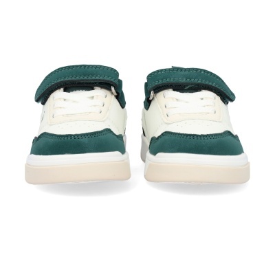 Sapatilhas infantis brancas e verdes com fecho de velcro