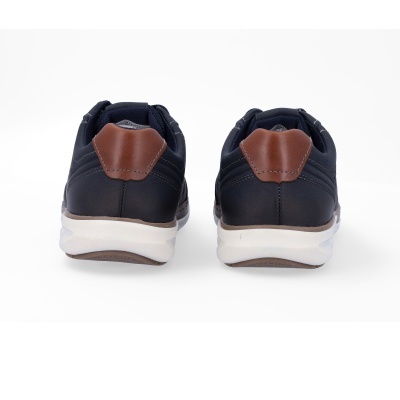 Par de sapatilhas desportivas pretas com detalhe castanho na parte traseira