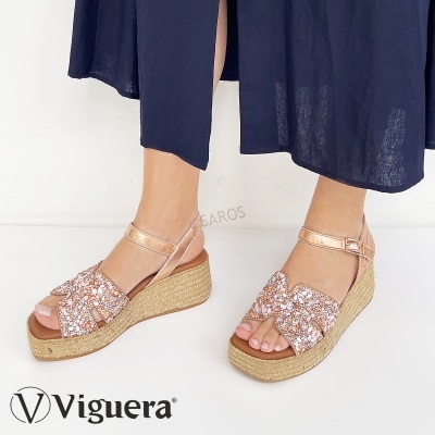Sandálias de cunha rosa dourado com sola de cortiça e decoradas com brilhos