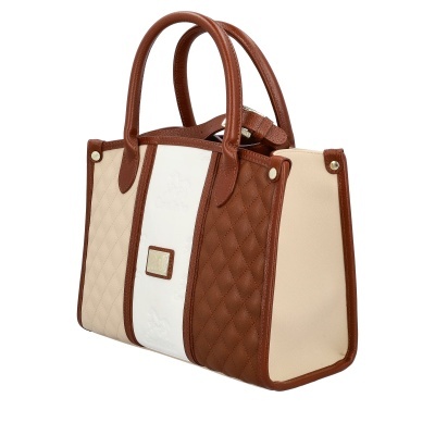 Mala de mão bege e castanha com padrão matelassê e detalhes de pele castanha.