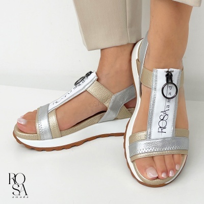 Sandálias abertas prateadas e douradas com fecho de correr frontal e sola branca