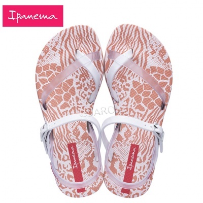 Sandálias Ipanema femininas com estampa animal print em tons de bege e branco