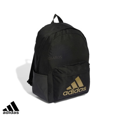 Mochila preta Adidas com logótipo dourado, sobre fundo branco