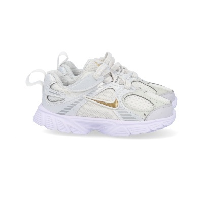 Ténis desportivos infantis brancos com detalhes em cinza e dourado