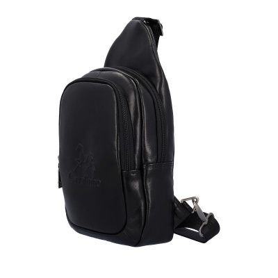 Mochila tiracolo preta em couro com dois compartimentos e logótipo gravado