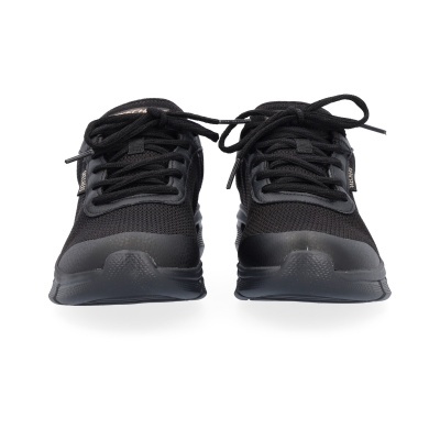 Par de sapatilhas pretas Skechers vista frontal