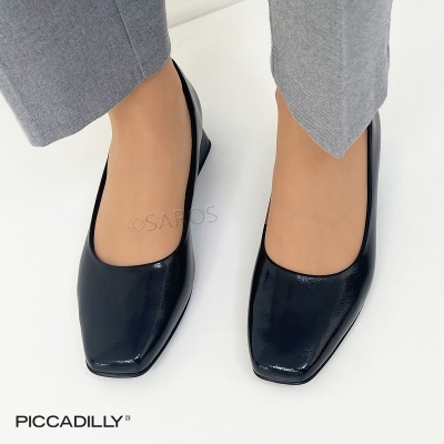 Sapatos de senhora pretos em verniz com bico quadrado