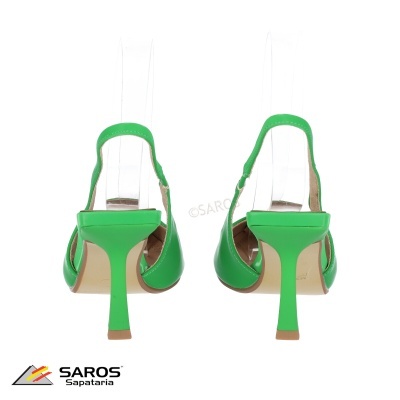 Sandálias verdes de salto alto vistas de trás