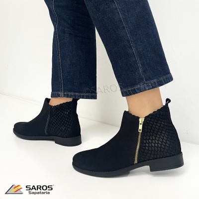 Botas ankle boot pretas com fecho dourado e textura escama