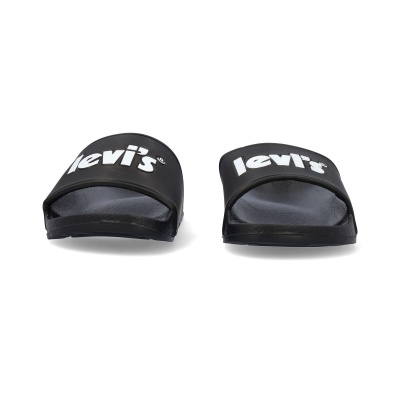 Chinelos Levi's pretos com logo branco em fundo branco