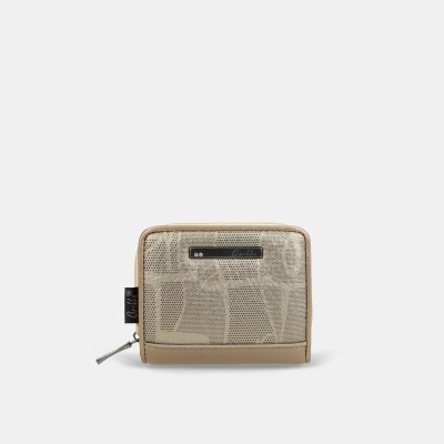 Carteira pequena bege e castanho claro com padrão perfurado e fecho de correr