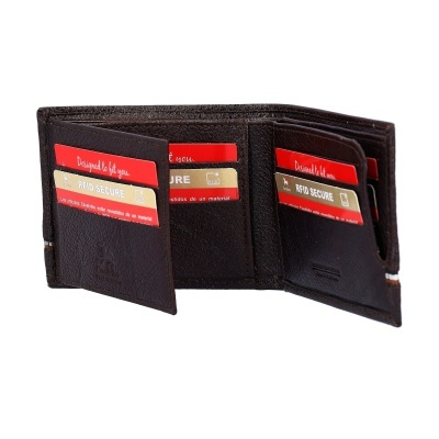 Carteira de couro castanha com vários compartimentos para cartões