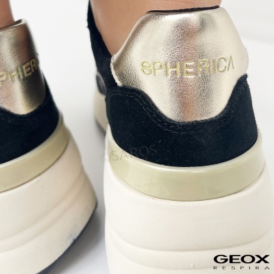 Ténis pretos e prata metalizado com sola branca grossa e texto SPHERICA