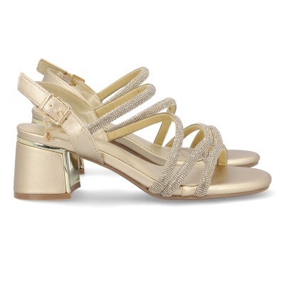 Sandálias douradas de salto médio com tiras brilhantes e fivela