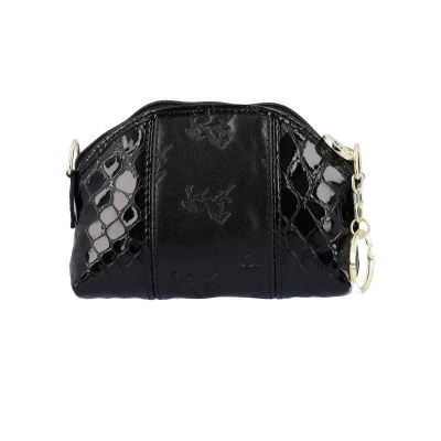 Carteira pequena preta com textura brilhante e detalhe em relevo