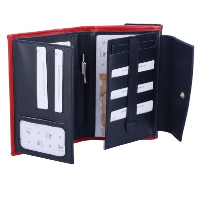 Carteira de couro azul com bordas vermelhas aberta, mostrando compartimentos internos