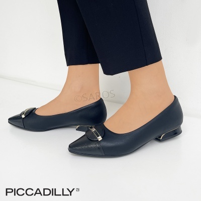 Sapatos baixos femininos pretos com fivela metálica e salto pequeno