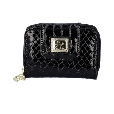 Carteira preta Cavalinho com padrão pele de cobra e placa metálica