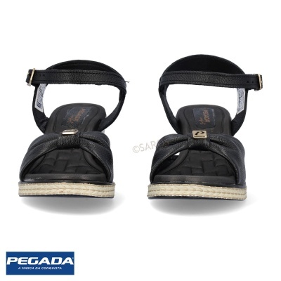 Sandálias pretas femininas com tiras e sola de corda