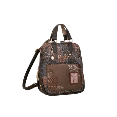 Mochila castanha Anekke com padrão texturizado e bolso frontal bordado