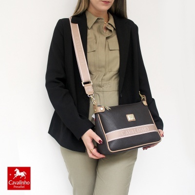 Mala de mão Cavalinho castanha com alça beje e detalhes dourados