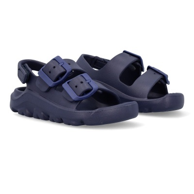Sandálias azul escuro com fivelas e sola antiderrapante