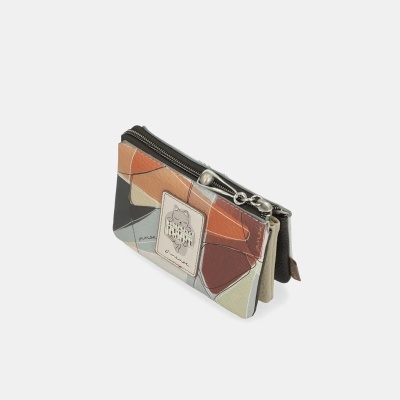 Carteira colorida com padrão geométrico e desenho de gato