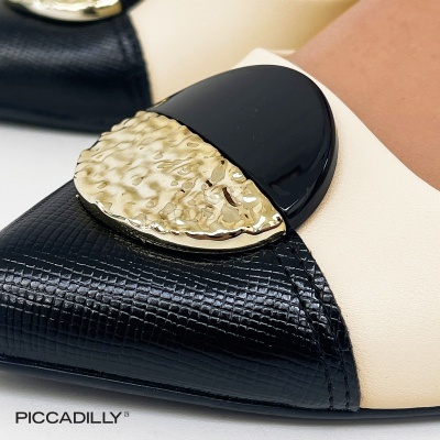 Sapato feminino com detalhes pretos texturizados e aplicação metálica dourada