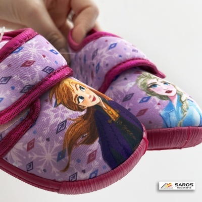 Chinelos de criança lilás com personagens Frozen e fecho em velcro