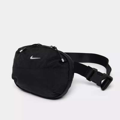 Bolsa de cintura preta Nike com logótipo branco sobre fundo cinza