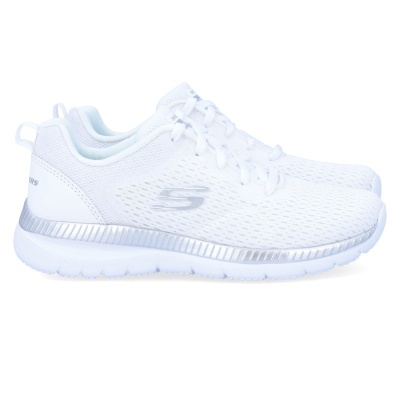 Sapatilhas desportivas brancas com detalhes prateados e textura de malha