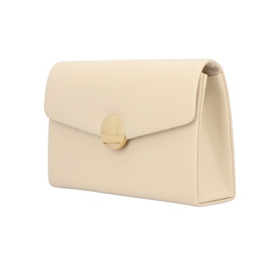 Mala creme pequena com fecho dourado