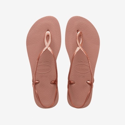 Chinelos havaianas cor rosa claro com tiras metálicas cobre entrelaçadas