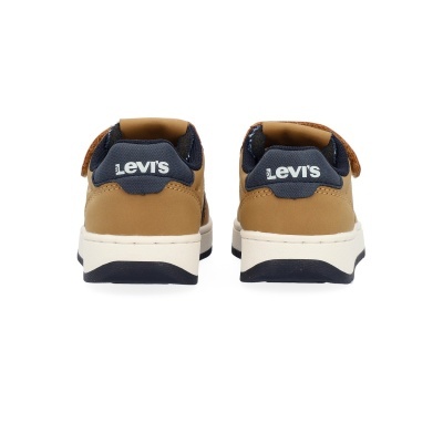 Par de sapatilhas Levis castanhas com sola branca e detalhes azul escuro