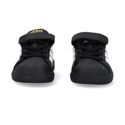 Ténis Adidas pretos com riscas brancas e velcro dourado